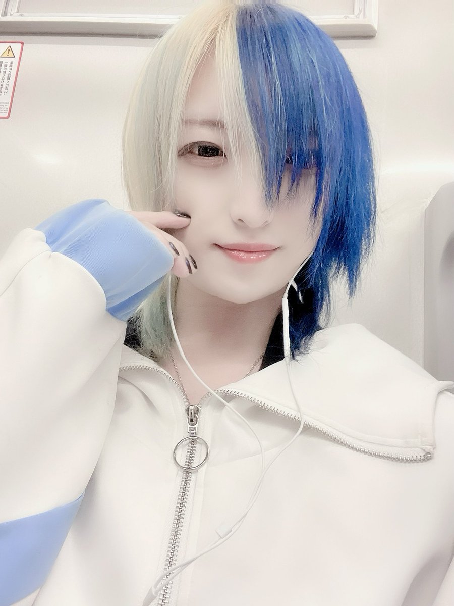chaco_1992's tweet photo. いまこんなん

#かわいい #かっこいい  #ツートン  #舌ピ #おしゃれ  #お酒 #ダーツ #池袋 #歌舞伎 #Bar  #トラバス #レフレム #アイドル #メン地下 #メンヘラ #派手髪  #天使  #コンカフェ https://t.co/dj8SCgGTgd