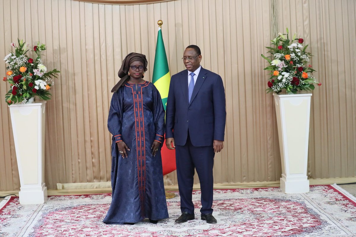 thrsfaye's tweet photo. Présentation de vœux à Son Excellence le Président de la République Macky SALL.
#mdcsnest #Therese #MackySall https://t.co/ozyTFn04JQ