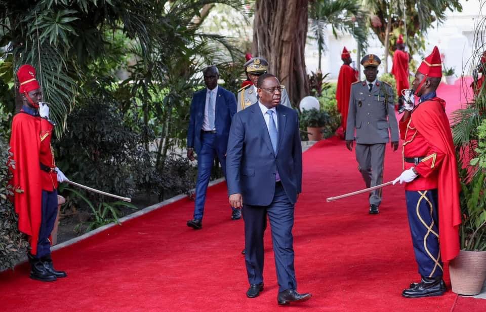 thrsfaye's tweet photo. Présentation de vœux à Son Excellence le Président de la République Macky SALL.
#mdcsnest #Therese #MackySall https://t.co/ozyTFn04JQ