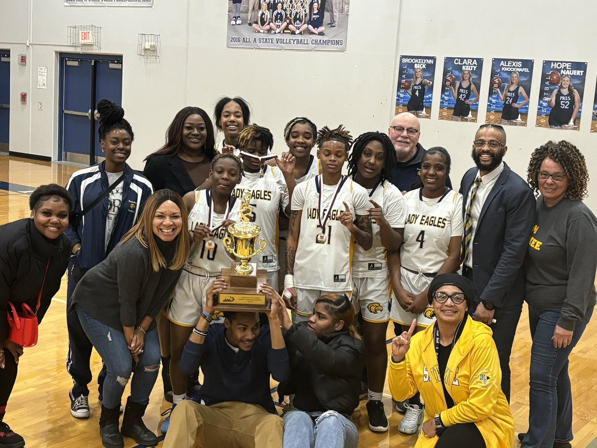ShawneeBoysBas1's tweet photo. Congrats to Shawnee Girls Basketball on their 59-44 win over Holy Cross to win the @kentuckyalla 6th Region Championship! What a tremdous accomplishment for these young ladies and coaches! #ForTheNee #WhyNotUs #ChangeTheNarrative https://t.co/G2fPQ8sQ4X