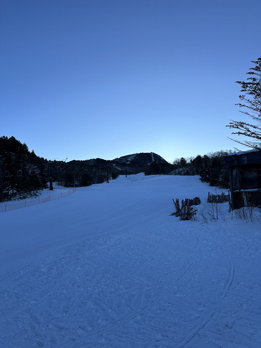 三連休初日はいい天気！
絶景とウィンタースポーツを楽しむのであれば横手山！
