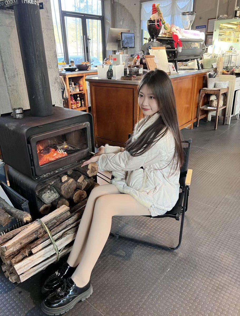 Spring07728891's tweet photo. 图中乃是当地小有名气的可爱鬼
#上海 https://t.co/lFtXwFH8Q7