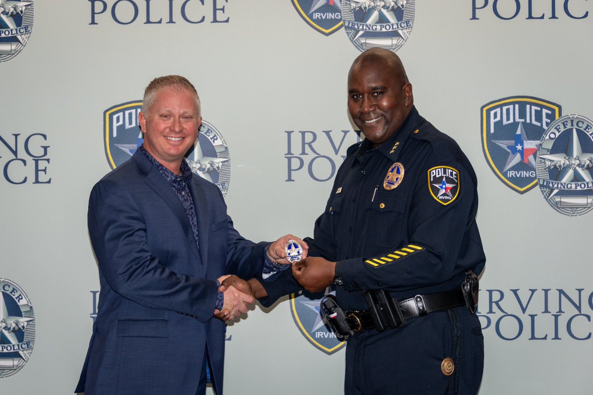 IrvingPD's tweet image. Today, we held a retirement ceremony for @IrvingPDPIO, who has served the @thecityofirving for just over 20 yrs. You may recognize him because, most recently, he served as the department's PIO &amp;amp; has been the face of the department since 2019, but he’s been much more than that!1/3