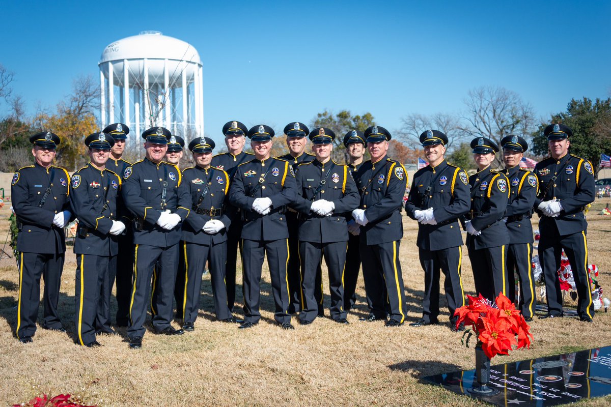 IrvingPD's tweet image. Today, we held a retirement ceremony for @IrvingPDPIO, who has served the @thecityofirving for just over 20 yrs. You may recognize him because, most recently, he served as the department's PIO &amp;amp; has been the face of the department since 2019, but he’s been much more than that!1/3