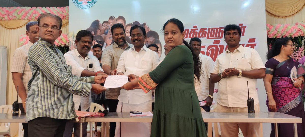 iambkmurthy's tweet photo. 5.1.24 அன்று  மண்டலம்7 வார்டு 79 , 80 -ல் நடைபெற்ற  “ மக்களுடன் முதல்வர்” நிகழ்ச்சியில்  பொதுமக்களிடம் இருந்த மனுக்களை பெற்று, அதிகாரிகளிடம் ஆலோசித்து அவர்களுக்கு உரிய சான்றிதழ்களை வழங்கியபோது…
B.K.மூர்த்தி
அம்பத்தூர் மண்டல குழு தலைவர்.
@mkstalin 
@Udhaystalin 
@PKSekarbabu https://t.co/YkZI1OB8bE
