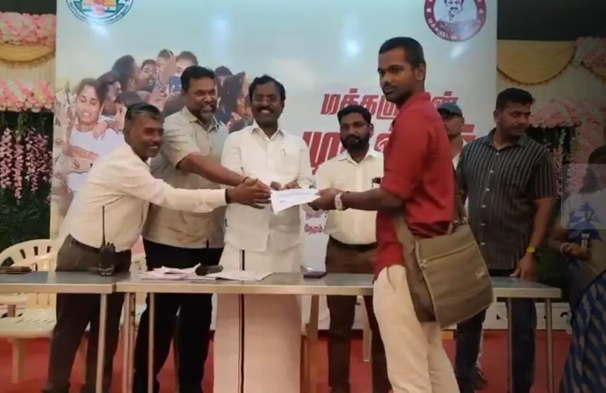 iambkmurthy's tweet photo. 5.1.24 அன்று  மண்டலம்7 வார்டு 79 , 80 -ல் நடைபெற்ற  “ மக்களுடன் முதல்வர்” நிகழ்ச்சியில்  பொதுமக்களிடம் இருந்த மனுக்களை பெற்று, அதிகாரிகளிடம் ஆலோசித்து அவர்களுக்கு உரிய சான்றிதழ்களை வழங்கியபோது…
B.K.மூர்த்தி
அம்பத்தூர் மண்டல குழு தலைவர்.
@mkstalin 
@Udhaystalin 
@PKSekarbabu https://t.co/YkZI1OB8bE