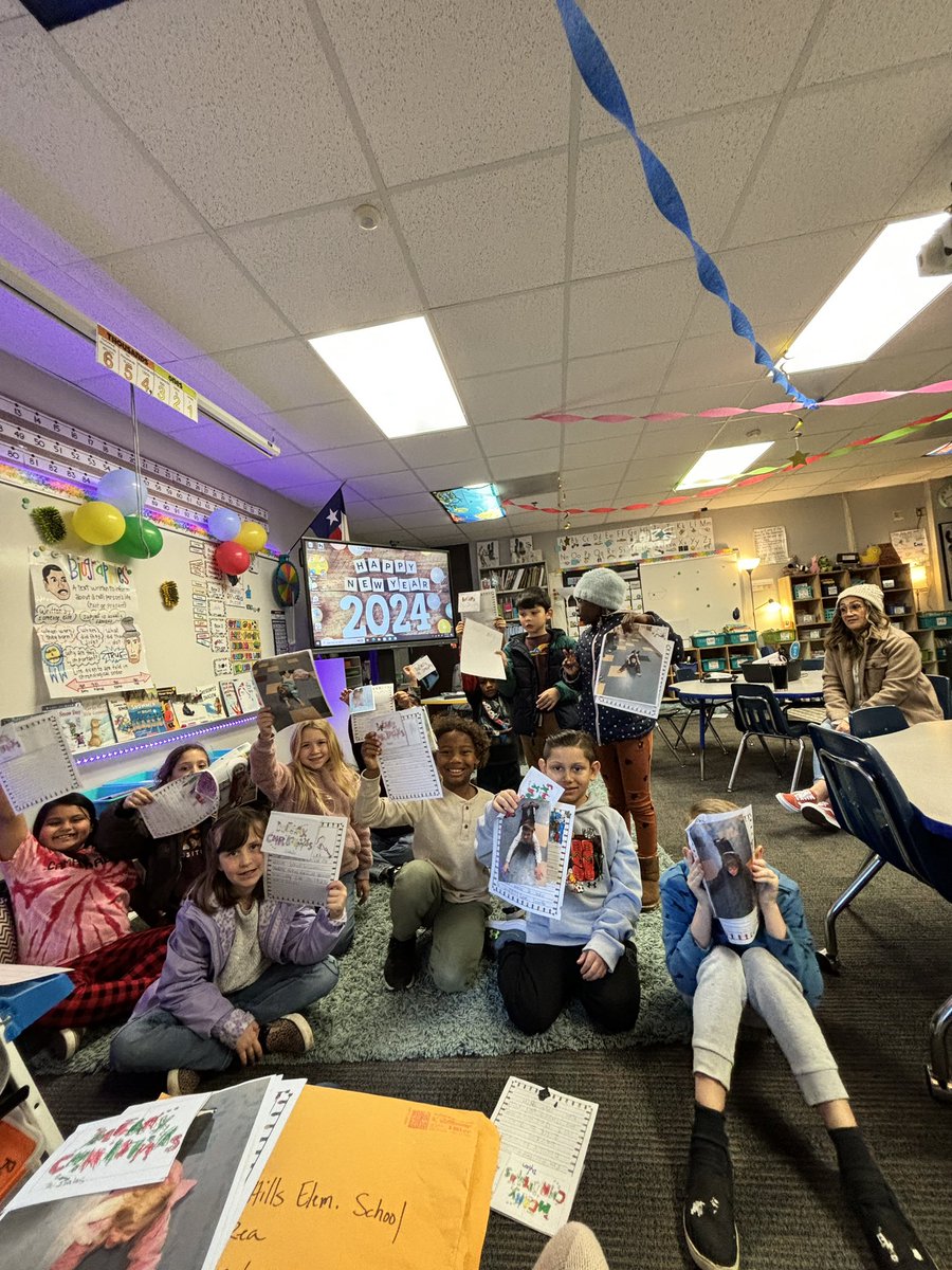 MrsVRea's tweet photo. Our penpals in Alaska sent us pictures from all the snow that they have received! We are having a blast getting to know them and learning about life up north! @HumbleISD_WHE https://t.co/NPKpLdZqRi
