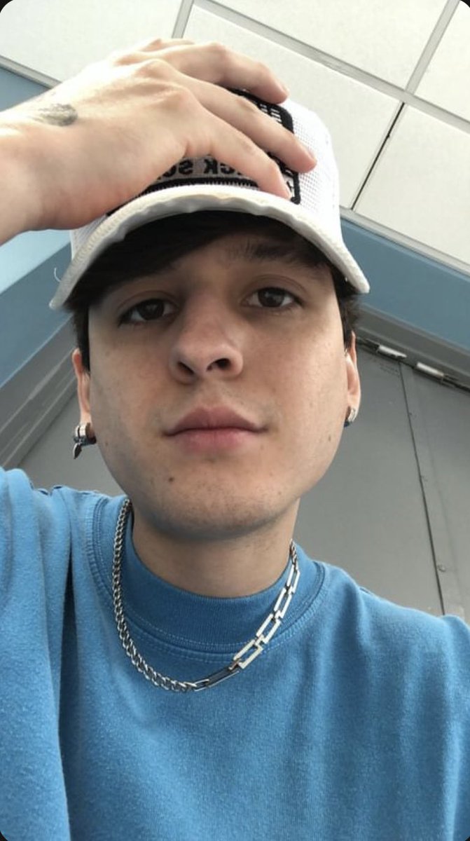 NarlysVelasquez's tweet photo. Hola mi nombre es Narlys,tengo 16 años y cumplo los 17 el 2 de Junio y soy de Caracas,Venezuela 🇻🇪.He apoyado a Chris desde sus inicios y siempre será así🥰
Aquí estaré para verlo triunfar en esta nueva etapa de su vida.❤️

#christopherLane 
@NarlysVelasquez (@christophervele ) https://t.co/mqZYM19qiL