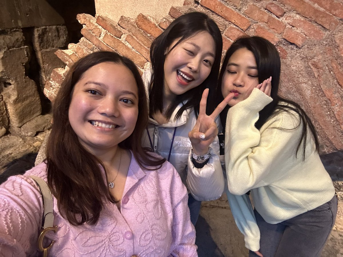 kasihirisleona's tweet photo. I met hyeseon from singles inferno!!!! She is exactly the same in person, such a bubbly person n so sweet ❤️❤️❤️ https://t.co/fwAKZZzhLN
