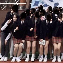 BABYMONS_INA's tweet photo. [📸] 

#RORA saat wisuda oleh teman sekolahnya 

HAPPY GRADUATION DAY RORA
#RoraGraduationDay 
#빛나는_미래_이다인 
#BABYMONSTER
@YGBABYMONSTER_ https://t.co/ChqBu68gn4
