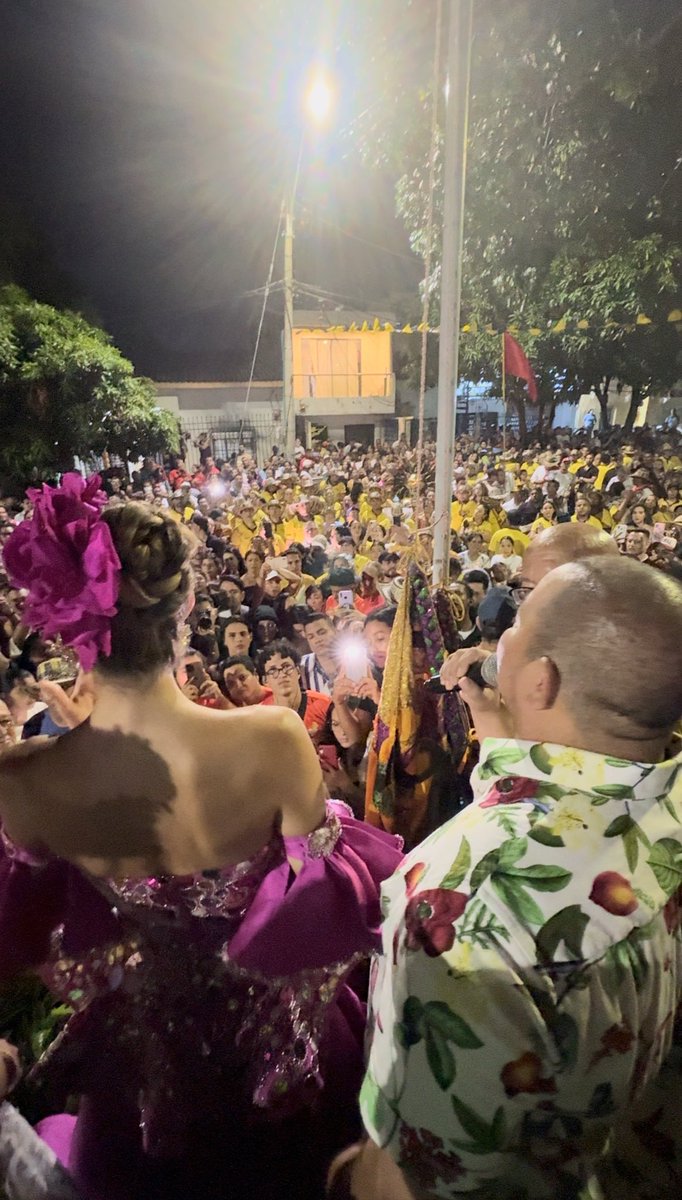 juanospinoacuna's tweet photo. 🎉Desde el emblemático Monumento a la Cumbia en 7 bocas, nos enorgullecemos en ser partícipes de la Izada de Bandera del @CumbiondeoroOFC , conmemorando sus 41 años de trayectoria artística.🥳

Extendemos nuestras más sinceras felicitaciones a todos los integrantes de esta prestigiosa cumbiamba y a su director, Gabriel Marriaga, por su dedicación y aporte inestimable a nuestra cultura. 

👏🏻Con estas manifestaciones exhortamos a seguir construyendo ciudadanía a otro nivel.