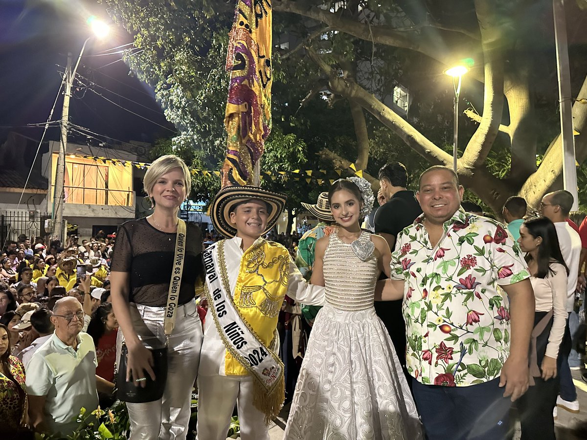 juanospinoacuna's tweet photo. 🎉Desde el emblemático Monumento a la Cumbia en 7 bocas, nos enorgullecemos en ser partícipes de la Izada de Bandera del @CumbiondeoroOFC , conmemorando sus 41 años de trayectoria artística.🥳

Extendemos nuestras más sinceras felicitaciones a todos los integrantes de esta prestigiosa cumbiamba y a su director, Gabriel Marriaga, por su dedicación y aporte inestimable a nuestra cultura. 

👏🏻Con estas manifestaciones exhortamos a seguir construyendo ciudadanía a otro nivel.