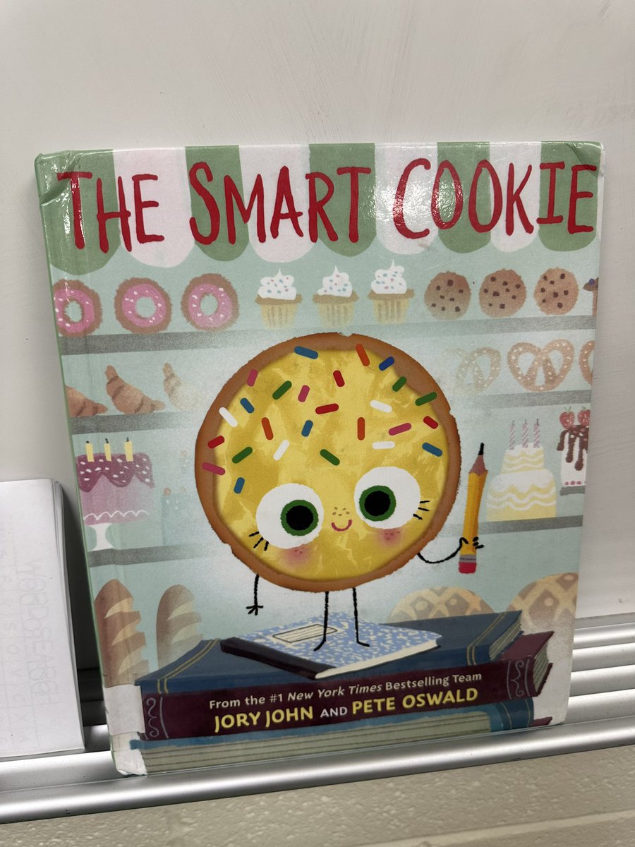 ChrystalBurkes's tweet photo. Need a fun after New Year’s activity? We read Smart Cookie using @novel_effect and followed it up with one of the resources on their site! I changed it up a bit… kids drew three things they are a “smart cookie” at or want to be in this new year! #elementarylibraries #readaloud https://t.co/qTT6SlDXZD