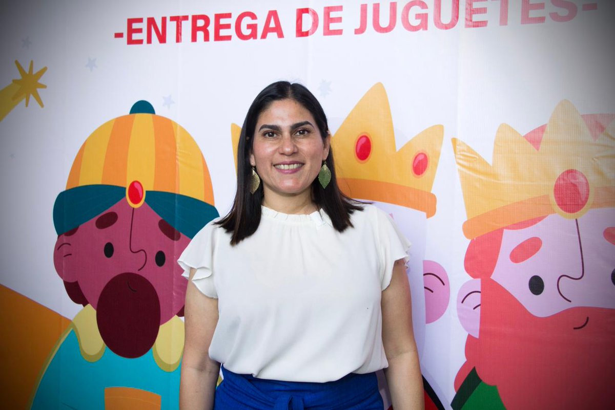 legislandoCEC's tweet photo. En el marco de la Conmemoración del “Día de Reyes”, la diputada Paola Villamonte Pérez presidenta del Voluntariado “Legislando con el Corazón”, la Casa del Pueblo se vistió de gala para entregar los juguetes recolectados en la Carrera Corriendo con el Corazón. https://t.co/qB65Rta02I