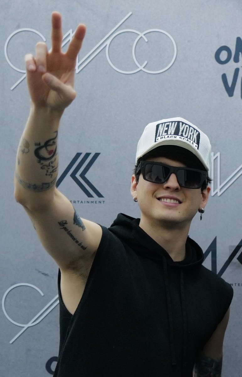 EBsilvanaCV's tweet photo. Holi soy Silvana de 🇬🇹 tengo 21, cumplo el 6/julio y deseo que Chris sea inmensamente feliz, que pueda lograr todo lo que el anhela y que esta nueva etapa esté llena de éxitos tanto en lo personal como en lo artístico. Tqm Zelev ❤️

#Christopherlane  
@christophervele @kikavlzbm https://t.co/T9RoXxCoB1