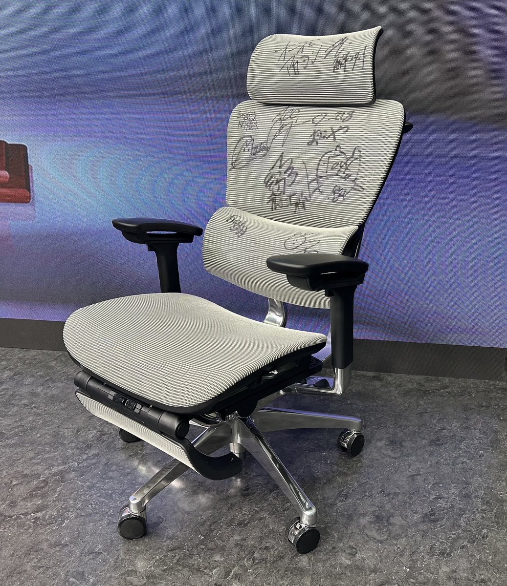 COFO_Japan's tweet photo. ピザラジ🍕｜COFOキャンペーン♫

#ピザラ人狼 @okpizzaradio 出演者様のサイン入りCOFO Chair Premium（グレー）を抽選で1名様にプレゼント🎁

①@COFO_Japan をフォロー
②この投稿をリポスト

締切：1月14日(日)23:59 https://t.co/YJbAdcY896