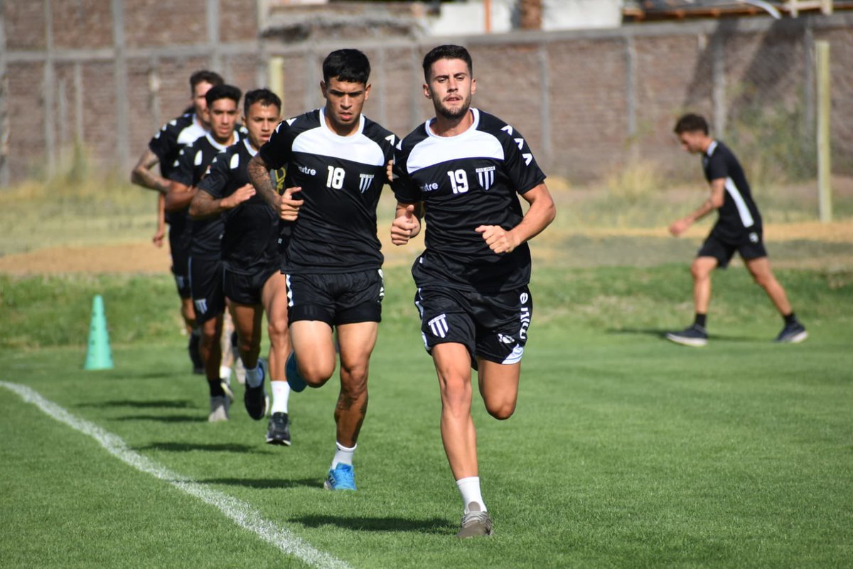 julilucerop's tweet photo. EL LOBO COMENZÓ LA PRETEMPORADA
Lee la nota completa 📝👇
https://t.co/4X1z9c11MY https://t.co/9me9Zb54Zb