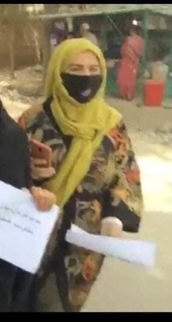HiadariNazifa's tweet photo. خودکشی بی بی گل زن معترض پس از رهایی از زندان طالبان!

بی بی گل محمدی زن معترض که در این دو سال در صف مبارزه و عدالت‌خواهی زنان در برابر سیاست های افراطی گروه طالبان قرار داشت 
این در حالی است که ده ها دختر در شهر های مختلف افغانستان توسط طالبان به بهانه بی حجابی  ربوده شده است https://t.co/JA0oynNsqn