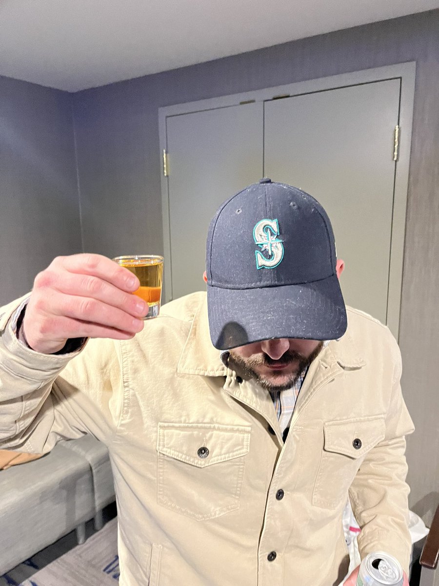 CozakDaryn's tweet photo. @swingman24_ Griff! We need you up here! #320 https://t.co/MibFGQEY6m