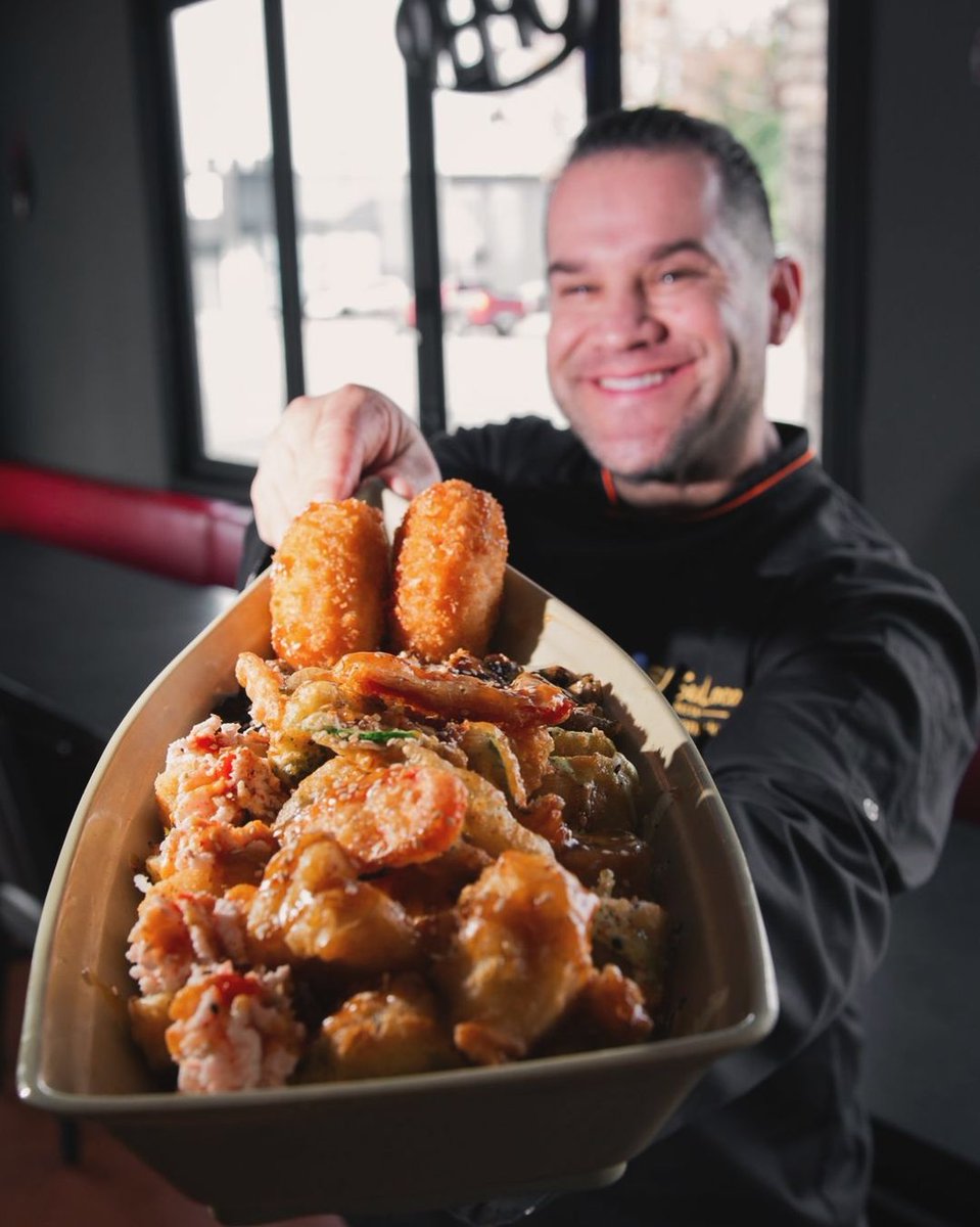 Iniciando el año bien con un Barquito Loco solamente aquí en <a href="/elsushiloco/">El Sushi Loco Restaurants</a> 🔥