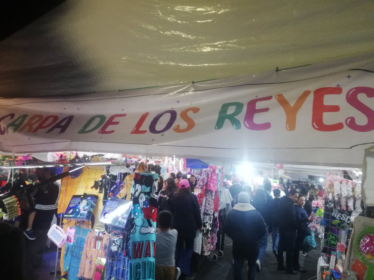 PaCKidermO's tweet photo. Desde #lacarpadelosreyes en #INFONAVIT de #LaMargarita con la confianza y seguridad que distingue, a los comerciantes de #ViveAnalco #FeriaDeLaCemita #feriadelacemitapoblana y #ElCorredorNavideño #DonChava #ReyesMagos2024 #ReyesMagos El #PaCKidermO 🐘 #Música #Antojitos #Familia https://t.co/AQRKTvKO9m