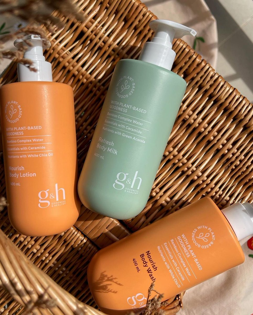 Amway's tweet photo. Is all skin is the same 🤔

No 😮 Skin varies in thickness on hands, feet, underarms, lips, and even different areas of the face. Meet the skin needs of each area with g&amp;h Body care products ✨ 

📸 Amway Business Owner Sine Thammapirat 
#ghbody #Amway #AmwayLife https://t.co/OZWl54n0eX