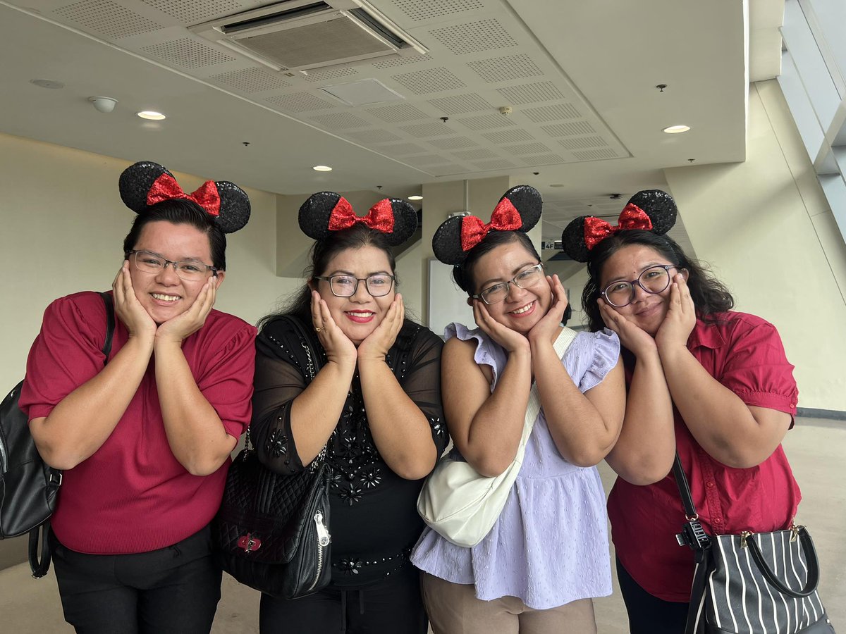 junenarciso's tweet photo. We are never too old for Disney! ✨❄️⛸️❄️✨

#DisneyOnIce #DisneyOnIce2023AtMoaArena #DisneyOnIce2023 https://t.co/ZzSEW4FNBp