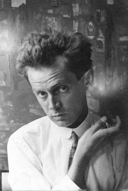 xinsoom's tweet photo. Egon Schiele was an Austrian painter known for his strong expressionist style. He was famous for intense figurative paintings, often featuring experimental and provocative forms. Some of his notable works include "Self-Portrait with Physalis," "The Embrace," &amp; "Portrait of Wally" https://t.co/qBw3R7v2zi