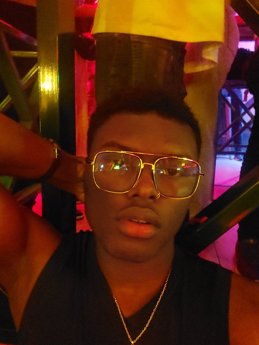 inactiveLuis's tweet photo. Me // My icon https://t.co/5BtrJQuVr1