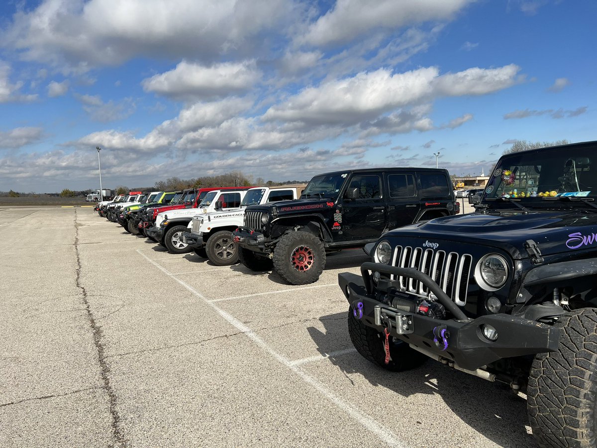 4232014's tweet photo. Today we laid a LoKo to rest…  To all My LoKos… Thank you for showing the family their son was valued. It touched my soul. #LoKosLife #LoKosJeepClub #OneOfOurOwn #ThankYou #Siempre #Todos #Jeep https://t.co/MBtsUX0piK