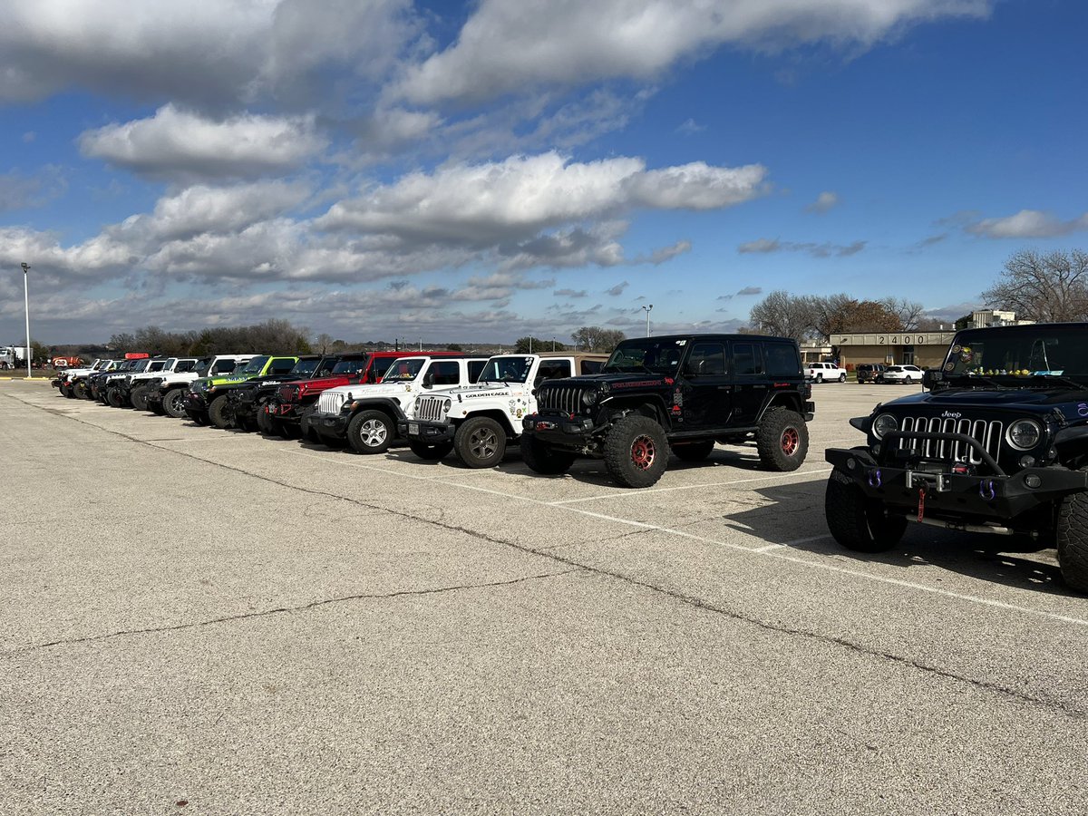 4232014's tweet photo. Today we laid a LoKo to rest…  To all My LoKos… Thank you for showing the family their son was valued. It touched my soul. #LoKosLife #LoKosJeepClub #OneOfOurOwn #ThankYou #Siempre #Todos #Jeep https://t.co/MBtsUX0piK