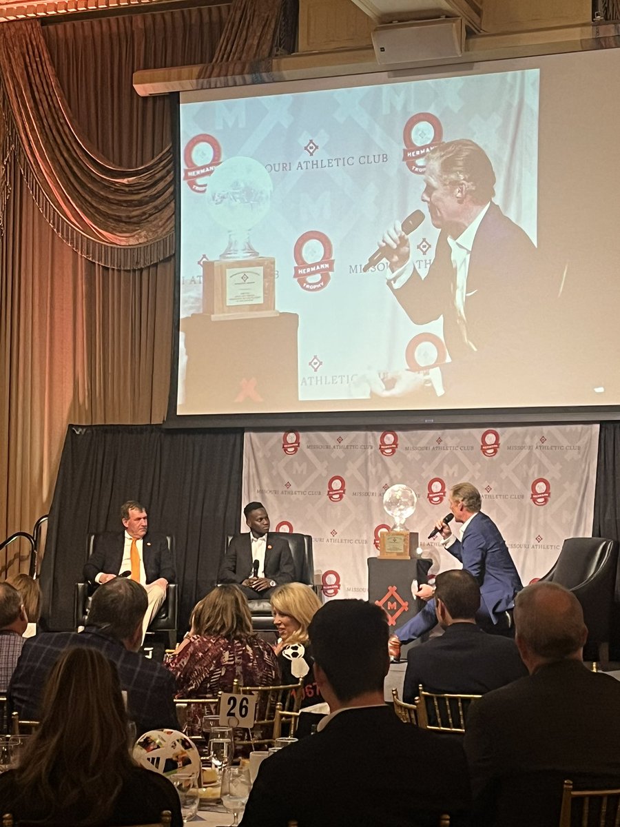 2023 Men’s MAC Hermann Trophy Winner Ousmane Sylla and his @ClemsonMSoccer coach Mike Noonan take the stage with @AlexiLalas.