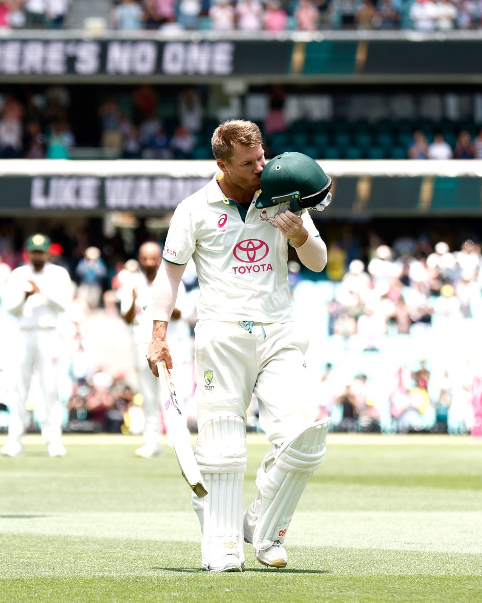 ESPNcricinfo's tweet photo. Happy retirement, David Warner 👏 https://t.co/6yExEgUMSl
