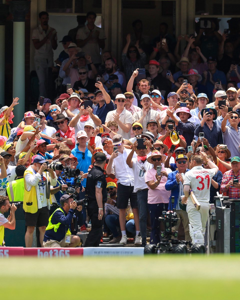 ESPNcricinfo's tweet photo. Happy retirement, David Warner 👏 https://t.co/6yExEgUMSl