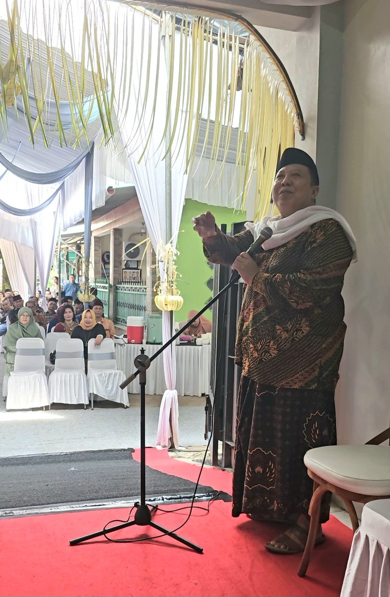 Gus_Arifin's tweet photo. Ngéné...
Selamat utk Mas Dimas dan Mbak Dina..berkah berkah berkah.
cc @Ayang_Utriza @na_dirs @ainunnajib @hayder_imron @maman1965 https://t.co/nYp1GuMPq9
