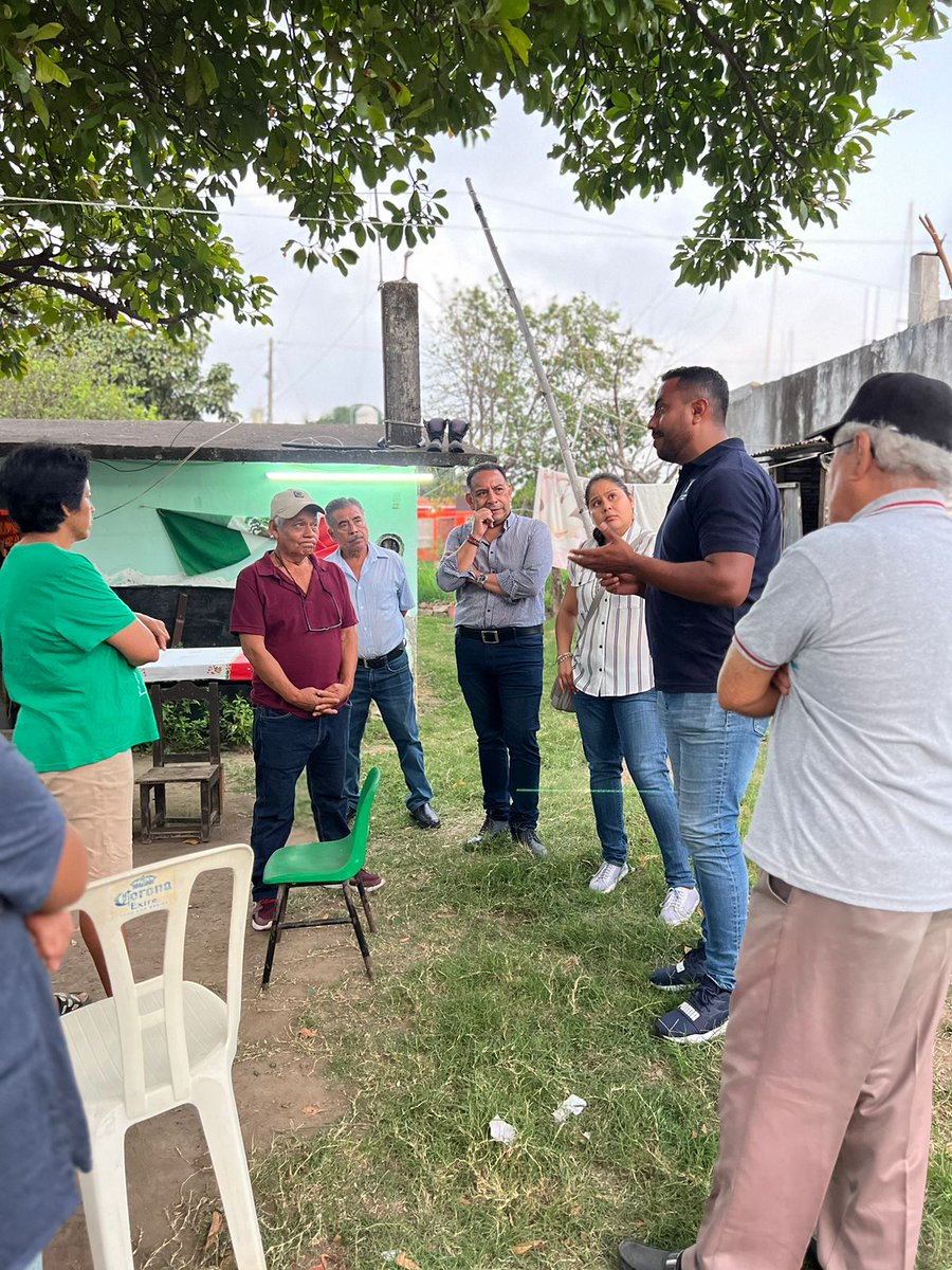 C_TroncosoD's tweet photo. Hoy Cumplimos con Vecinos de la Secc. Echeverría en la #ColValenteDíaz, llevándoles Orientación Técnica con la Finalidad de mejorar y obtener el servicio de agua que merecen. Iniciamos el año con Acciones, atendiendo con #VocacióndeServicio al #PuebloCiuadadano.

#ConvicciónTotal https://t.co/fV5D5iK5Nw