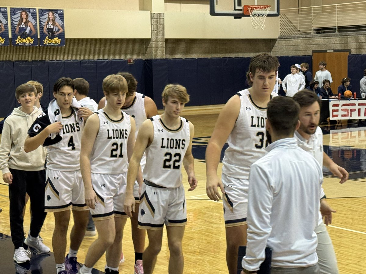 Andrew Simonson (@andrewtsimonson) on Twitter photo 🏀 Final: <a href="/1Lions_Hoops/">Briarwood Boys Basketball</a> 52, Pelham 27.
Briarwood makes an emphatic statement to open area play with a complete performance on both ends of the floor against a solid Pelham side. <a href="/DrewMears2/">Drew Mears</a> led the way with a 21-point night. 🏀 Final: <a href="/1Lions_Hoops/">Briarwood Boys Basketball</a> 52, Pelham 27.
Briarwood makes an emphatic statement to open area play with a complete performance on both ends of the floor against a solid Pelham side. <a href="/DrewMears2/">Drew Mears</a> led the way with a 21-point night.