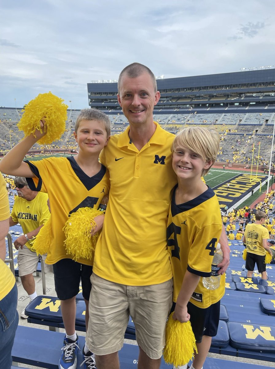 ryancarlGoBlue's tweet photo. @stoolpresidente @Gametime I’m a Michigan Alum and played trumpet in the Michigan Marching Band (2002-2006). My dad and 2 boys love Michigan too!! We all went to the season opener together and I would love to finish off the season with them in Houston!! Today was my 40th Birthday!! GO BLUE!! #GameTime https://t.co/foM2dnnHrw