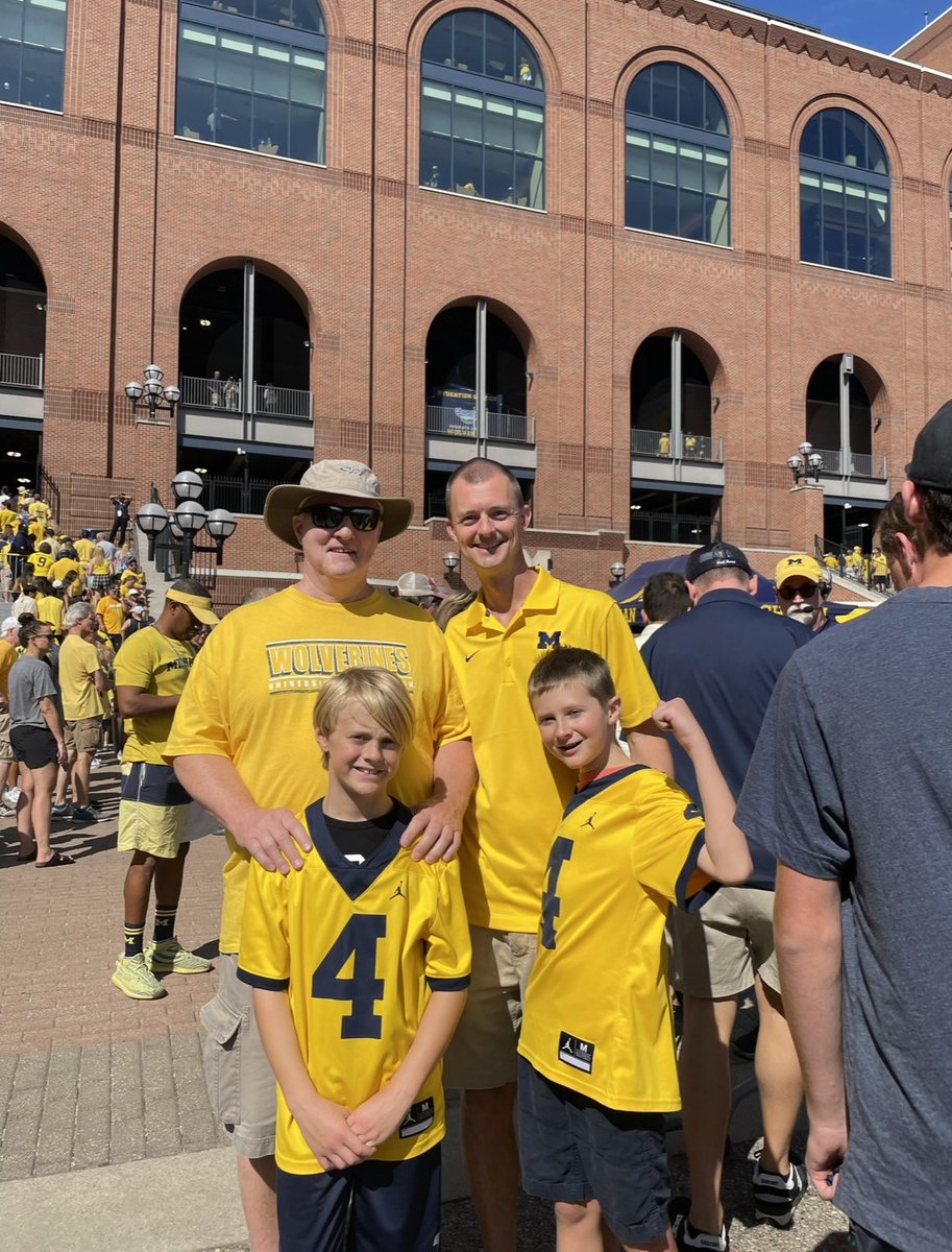 ryancarlGoBlue's tweet photo. @stoolpresidente @Gametime I’m a Michigan Alum and played trumpet in the Michigan Marching Band (2002-2006). My dad and 2 boys love Michigan too!! We all went to the season opener together and I would love to finish off the season with them in Houston!! Today was my 40th Birthday!! GO BLUE!! #GameTime https://t.co/foM2dnnHrw