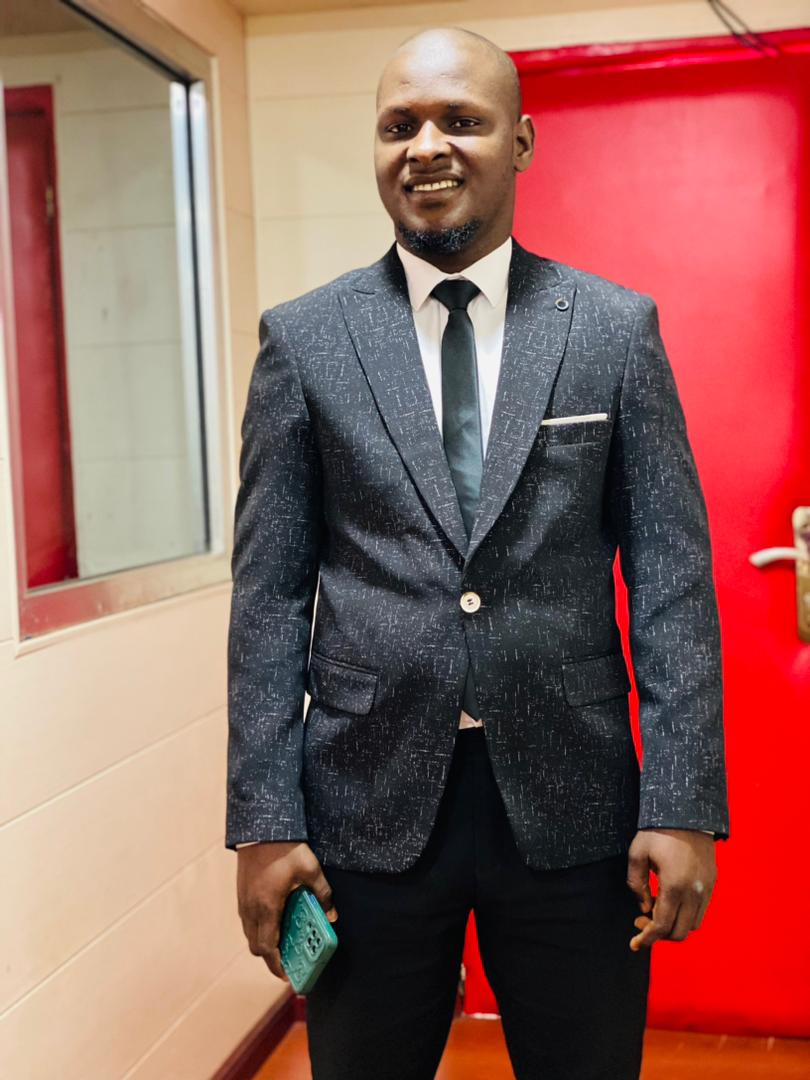 Si Gbessia devient une commune indépendante de celle de Matoto, alors je pense que je serai bientôt Membre du conseil communal. A défaut d'être le 1er Maire de la nouvelle commune.
<a href="/LamineGuirassy/">LAMINE GUIRASSY</a> <a href="/Alaidhyso/">Alaidhy Sow</a> <a href="/BOULLERE997/">Mamoudou Boulléré DIALLO</a> <a href="/Damaropremier5/">Mohamed D. CAMARA</a>