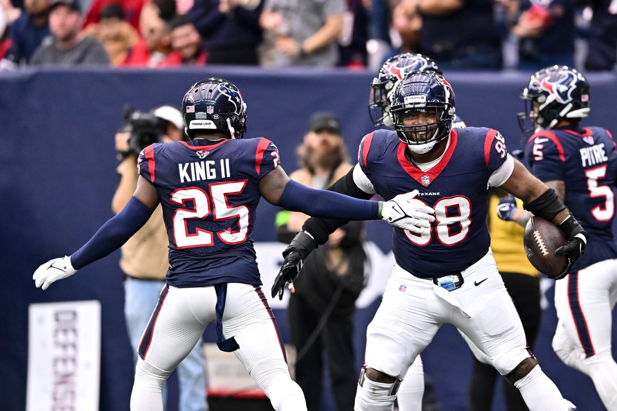 FanDuel's tweet photo. Who will win tomorrow and secure a spot in the playoffs?

❤️ for Texans
🔁 for Colts

#WeAreTexans | #ForTheShoe https://t.co/aqM8dXEKb8