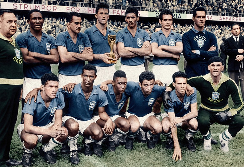 Com a morte de Zagallo, descansou por completo todo o time titular campeão de 1958. O time que, sem qualquer exagero, mudou a história do país - há o Brasil antes e depois desses onze.
 
Eterna gratidão por esses caras.