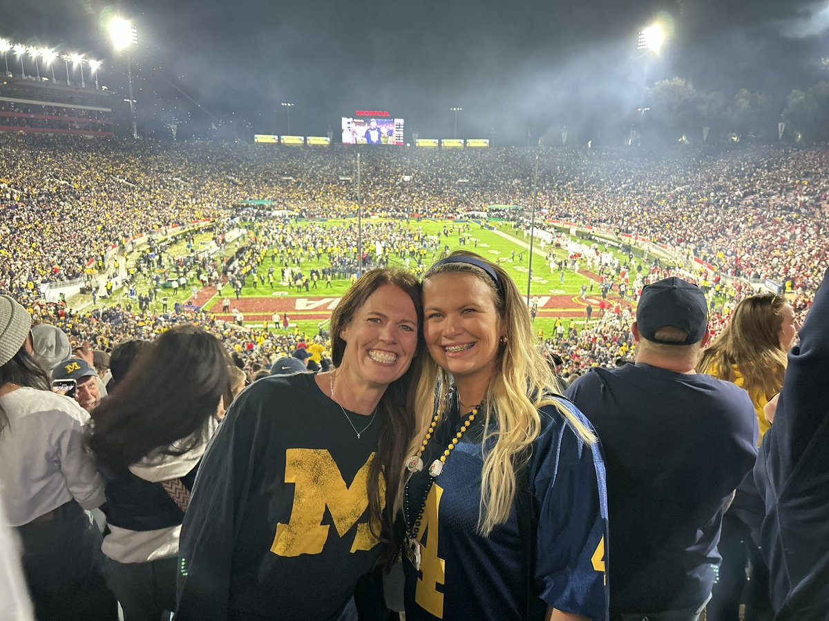 Mollmall01's tweet photo. @stoolpresidente @Gametime @Gametime 
My single Mom (😉)and I screamed our hearts out at the Rose Bowl last weekend!! We would love to continue our commitment and support Jim!!! 💙🏈 
Mother- Daughter trip of a lifetime!!
Just like how you took your Mom @stoolpresidente ❤️ https://t.co/S0YsuK1LpJ