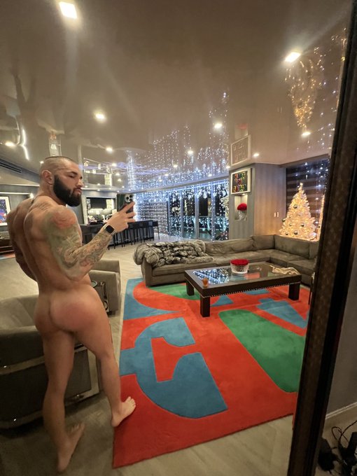 Spank me 😉 https://t.co/DQ9TLZjct6