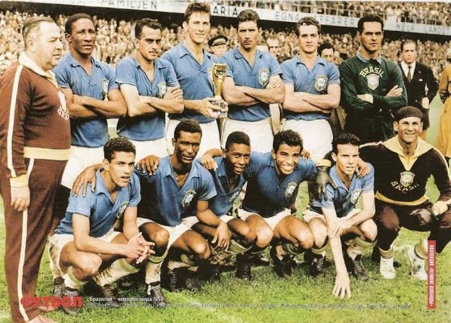 lsilvajean's tweet photo. Djalma Santos, Zito, Bellini, Nilton Santos, Orlando e Gylmar; Garrincha, Didi, Pelé, Vavá e Zagallo.

A seleção brasileira de 1958 está no céu. https://t.co/ICvoGjkPf8