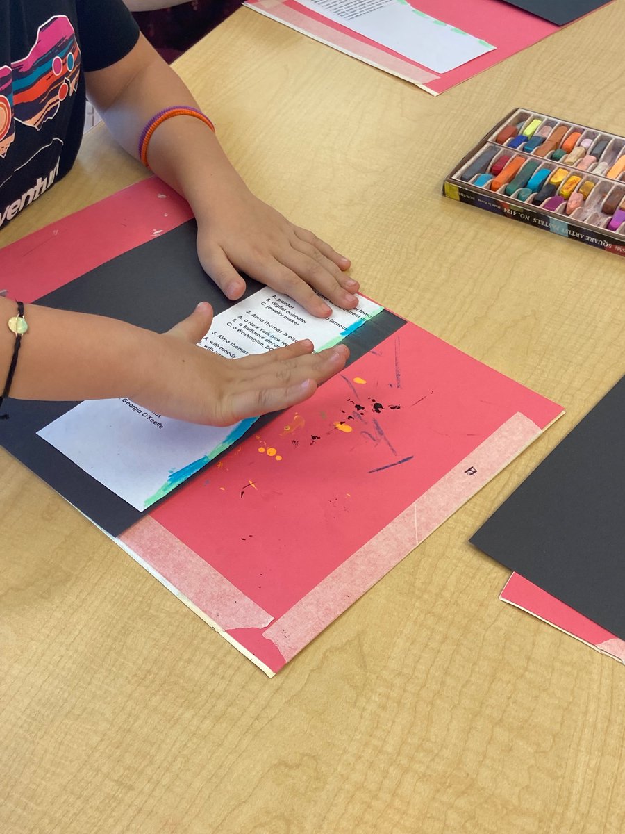 CAL_SpecEdDir's tweet image. Making cross-curricular connections and chalk auroras in 3rd Grade Art at Muse! 👏🏻 💙💛

#knowledgebuilding #visualart #magneticforces

@DrTaranto @MuseCMSDArt @MuseCMSD