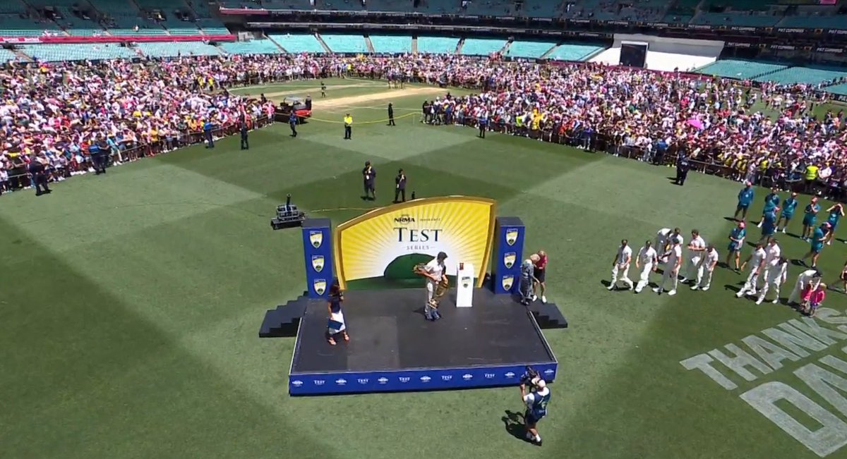 The whole crowd at SCG were allowed to enter the ground to see Warner for one final time in Tests.
