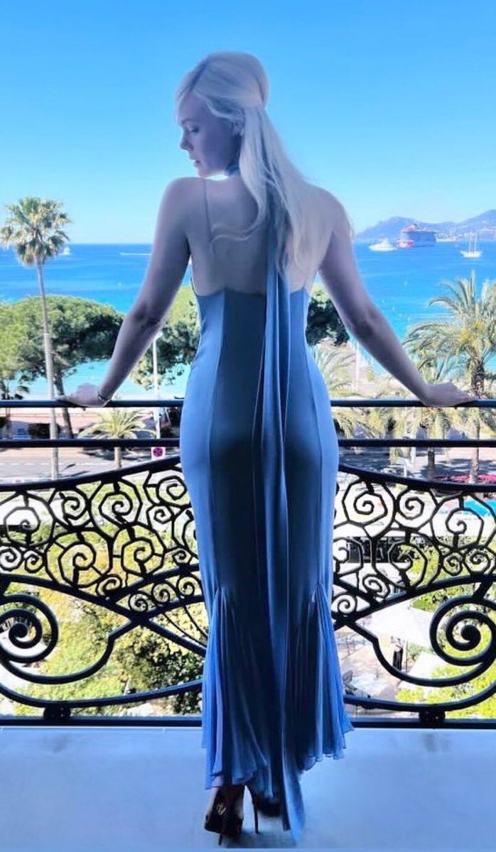 MarMadVic's tweet photo. Goddess of the hour: pale destroyer Elle Fanning  in a #FanningFriday return! 🔥😍🥵😈 https://t.co/gw42aY0vNU