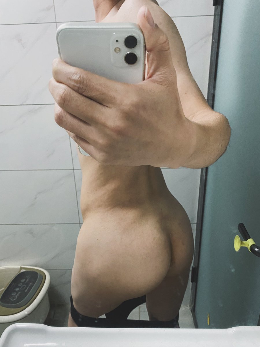 blackmo777's tweet photo. 周末想约啪😟 https://t.co/GvcQyHlnqn