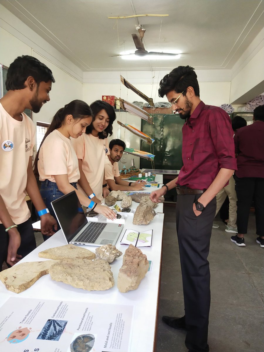 byshantanuw's tweet photo. Stall on 'Introduction to Paleontology' in #flints2023 to educate layman and spark curiosity about fossils and the field in kids.
It was great opportunity for our team of Masters student to introduce everyone to field of Paleontology. 
#paleontology #fossils https://t.co/zA1F1gz8MX
